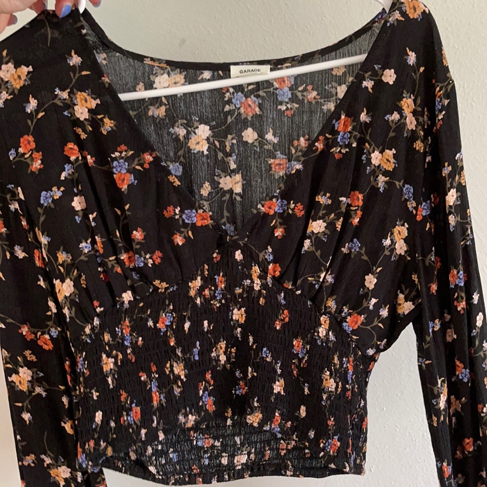 Garage black crop flower shirt